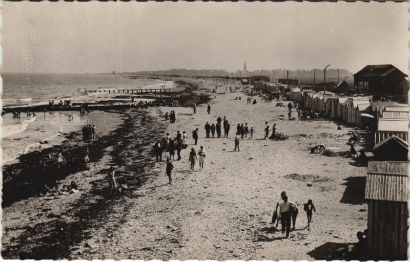 Carte postale ancienne Courseulles-sur-Mer La Plage et ses Cabines à Courseulles-sur-Mer