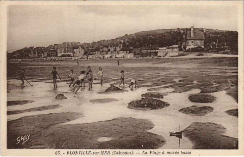 Carte postale ancienne Blonville-sur-Mer La Plage a Maree Basse à Blonville-sur-Mer