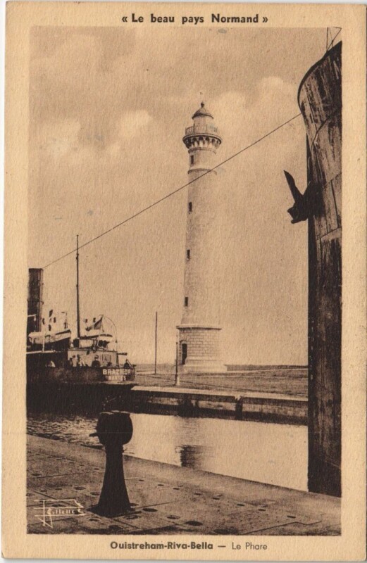 Carte postale ancienne Ouistreham Riva-Bella - Le Phare à Ouistreham