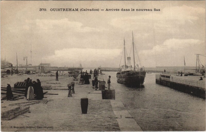 Carte postale ancienne Ouistreham Arrivee dans le Nouveau Sas à Ouistreham