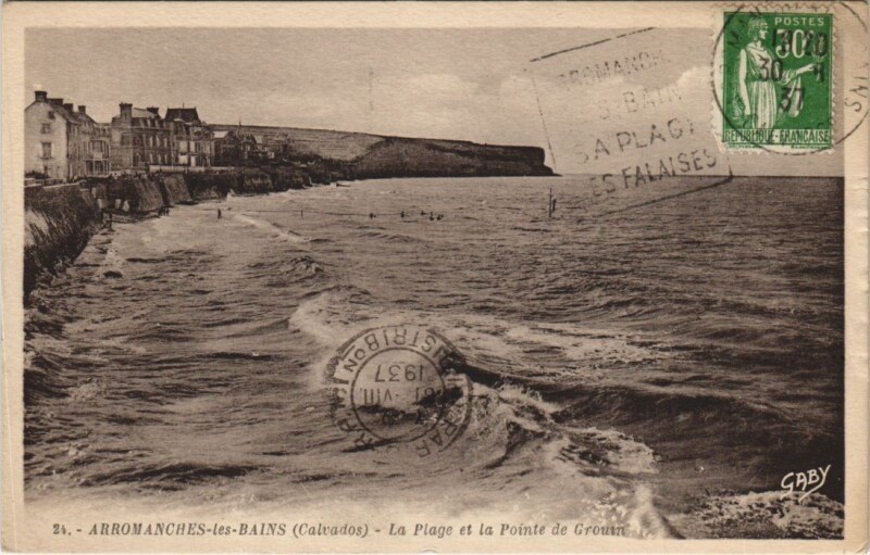 Carte postale ancienne Arromanches La Plage et la Pointe de Grouin