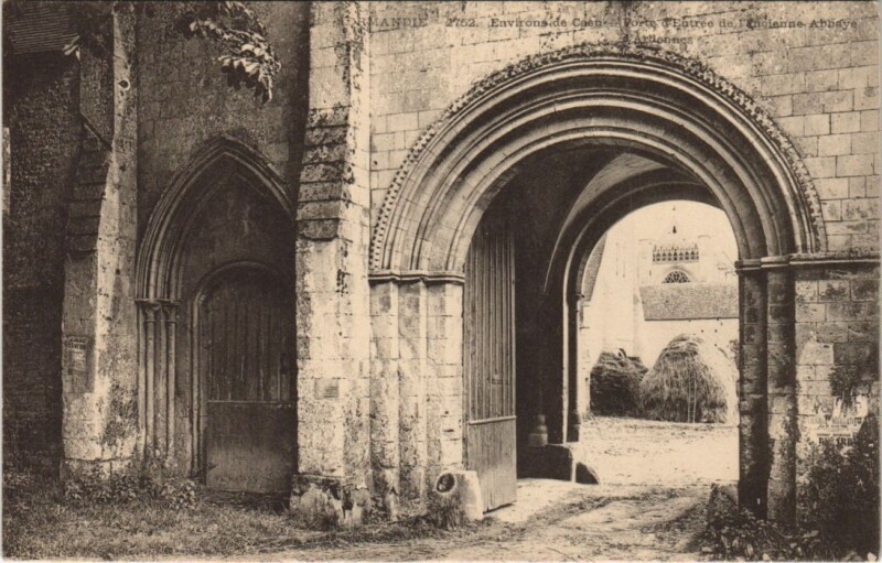 Carte postale ancienne Caen Environs - Porte d'Entree de l'Ancienne Abbaye