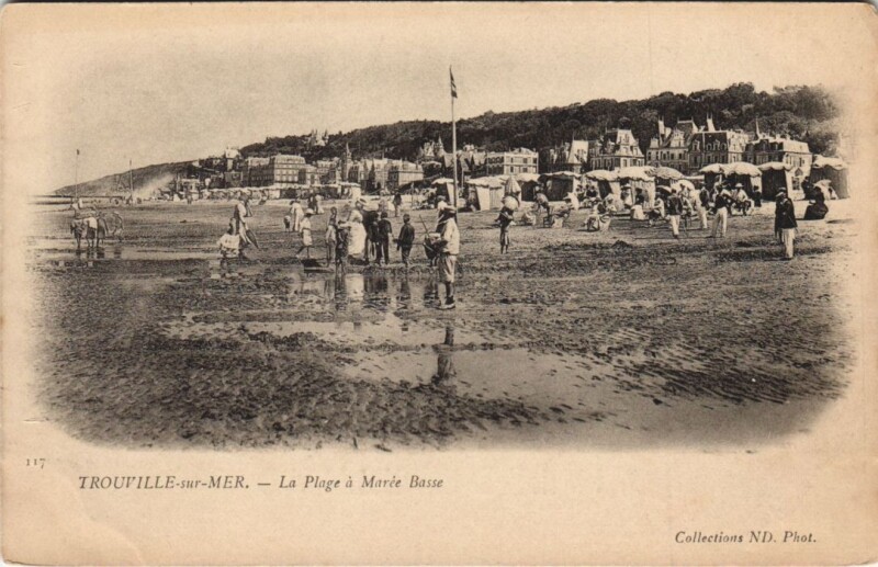Carte postale ancienne Trouville-sur-Mer La Plage a Maree Basse à Trouville-sur-Mer