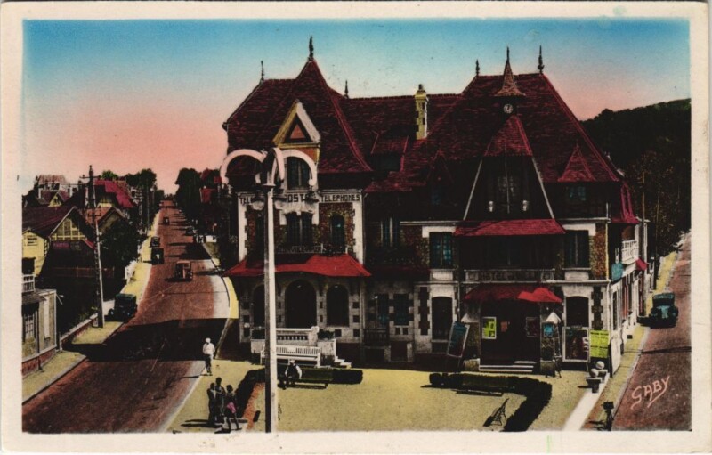 Carte postale ancienne Blonville-sur-Mer Hotel de Ville - Hotel des P.T.T. à Blonville-sur-Mer