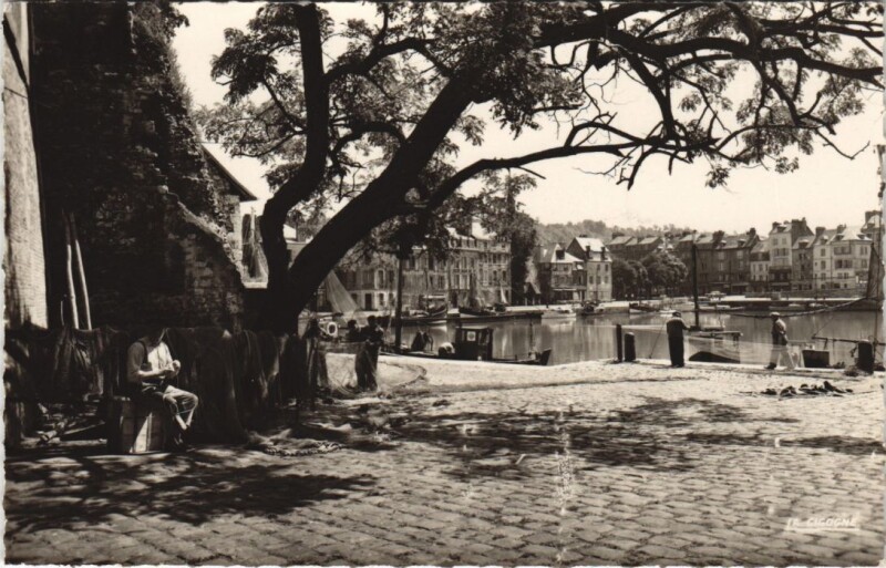 Carte postale ancienne Honfleur Le Vieux Bassin à Honfleur