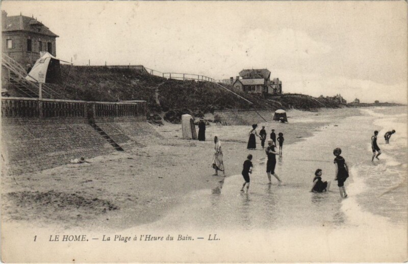 Carte postale ancienne Le Home-sur-Mer La Plage a l'Heure du Bain au Hom
