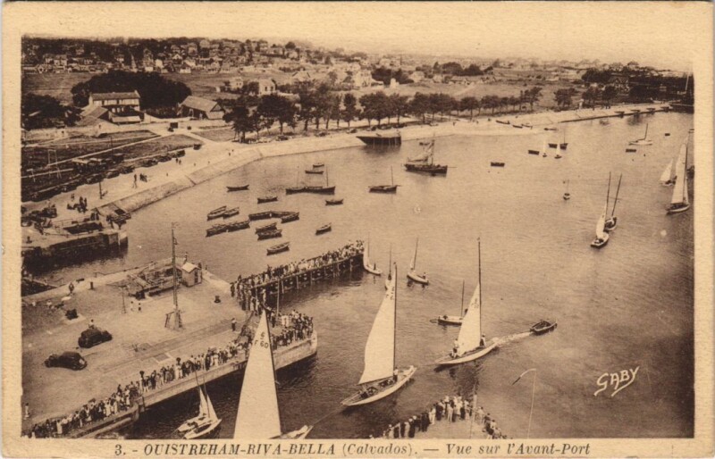 Carte postale ancienne Ouistreham Riva-Bella - Vue sur l'Avant-Port à Ouistreham