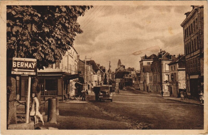 Carte postale ancienne Orbec Rue Grande - Sortie vers Bernay à Orbec