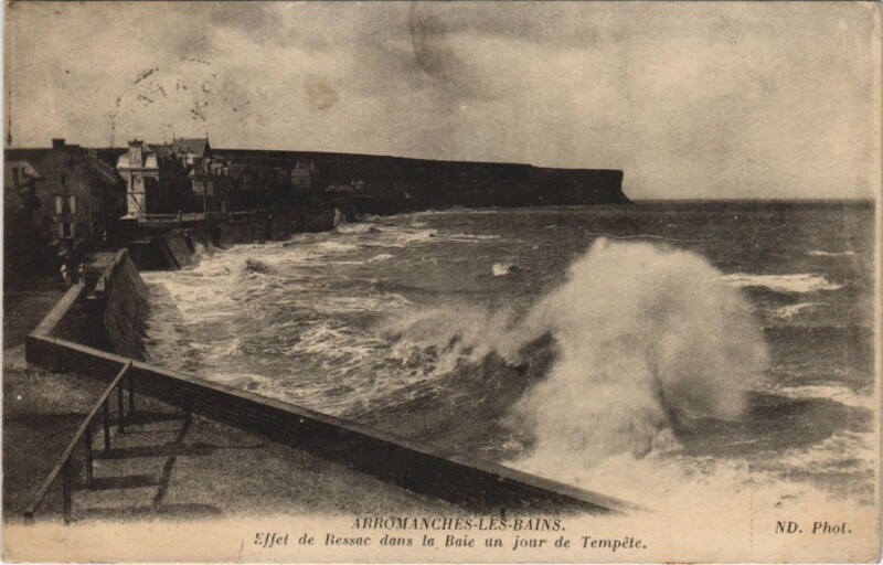 Carte postale ancienne Arromanches Effet de Ressac dans la Baie