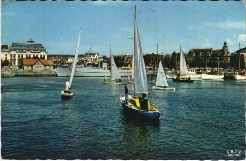 Carte postale ancienne Deauville Trouville-sur-Mer - Les Voiliers dans le Port à Deauville