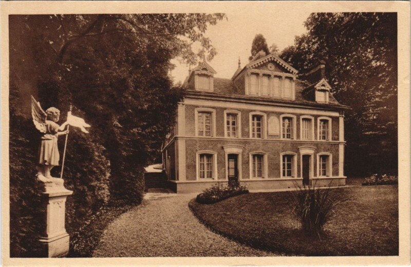 Carte postale ancienne Lisieux Les Buissonnets - Facade d'Entree à Lisieux