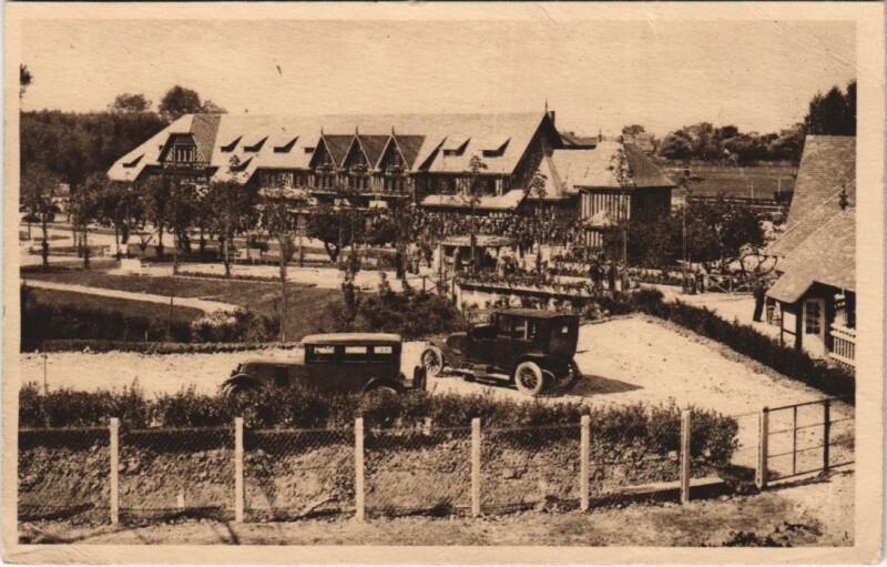 Carte postale ancienne Deauville Entree du Champ de Courses de Clairefontaine à Deauville