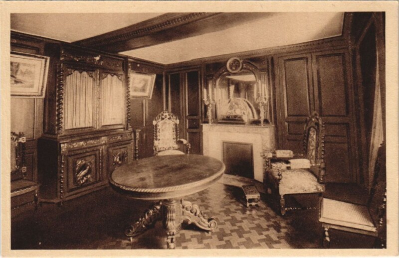 Carte postale ancienne Lisieux Les Buissonnets - La Salle a Manger à Lisieux