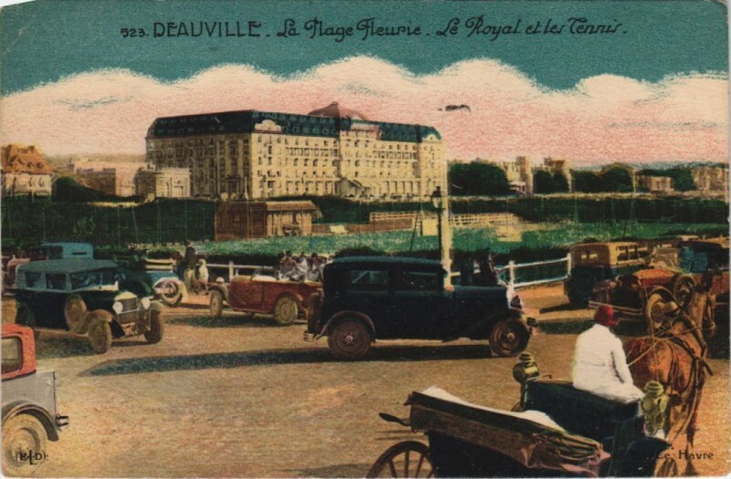 Carte postale ancienne Deauville Le Royal et les Tennis à Deauville