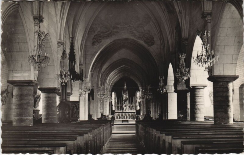 Carte postale ancienne Vassy Interieur de l'Eglise