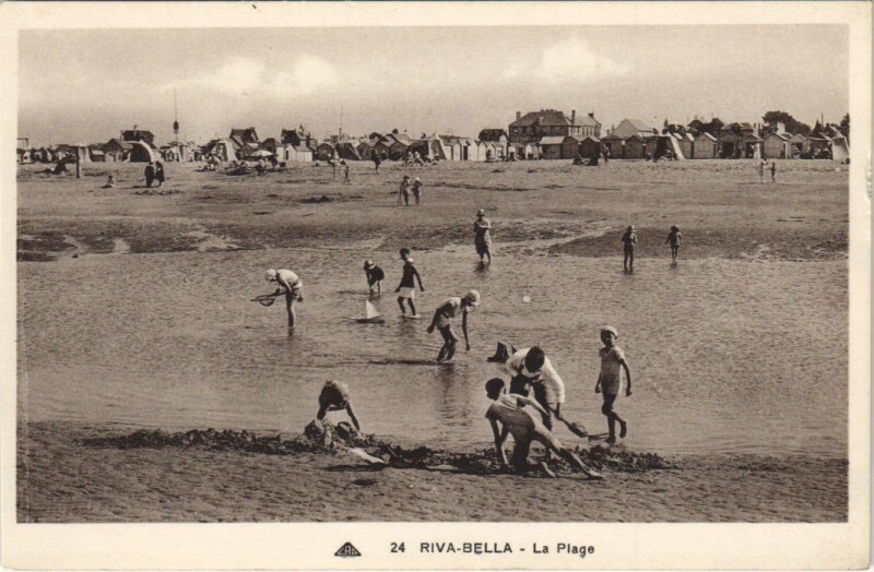 Carte postale ancienne Riva-Bella La Plage