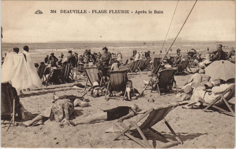 Carte postale ancienne Deauville Apres le Bain à Deauville