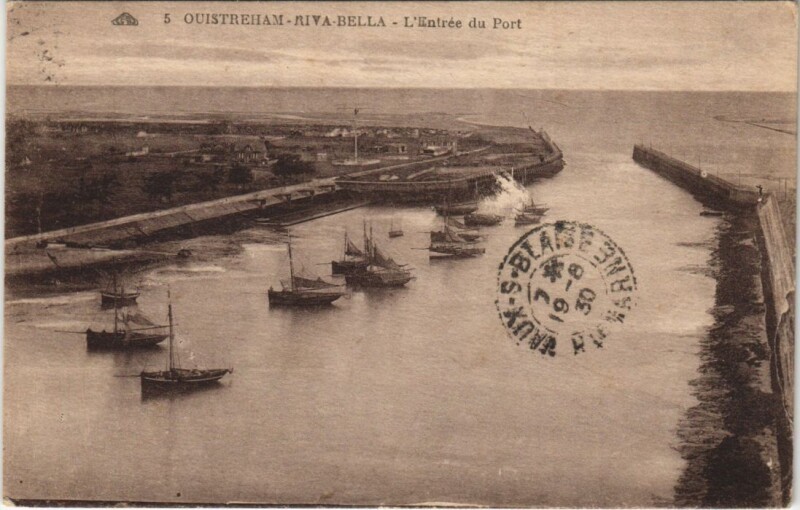 Carte postale ancienne Ouistreham Riva-Bella - L'Entree du Port à Ouistreham