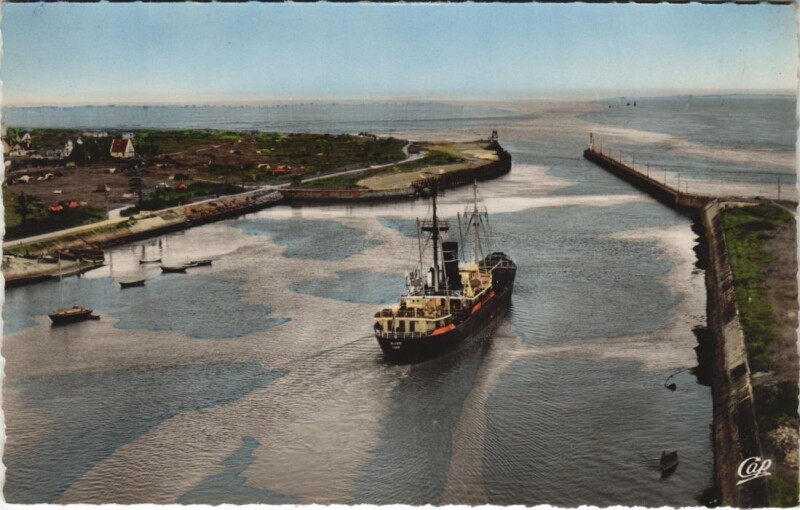 Carte postale ancienne Riva-Bella Bateau Sortant du Port