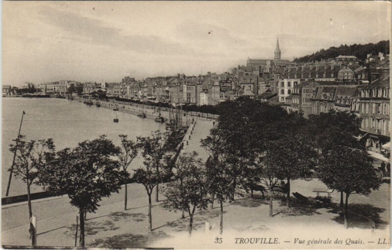Carte postale ancienne Trouville-sur-Mer Vue Generale des Quais à Trouville-sur-Mer
