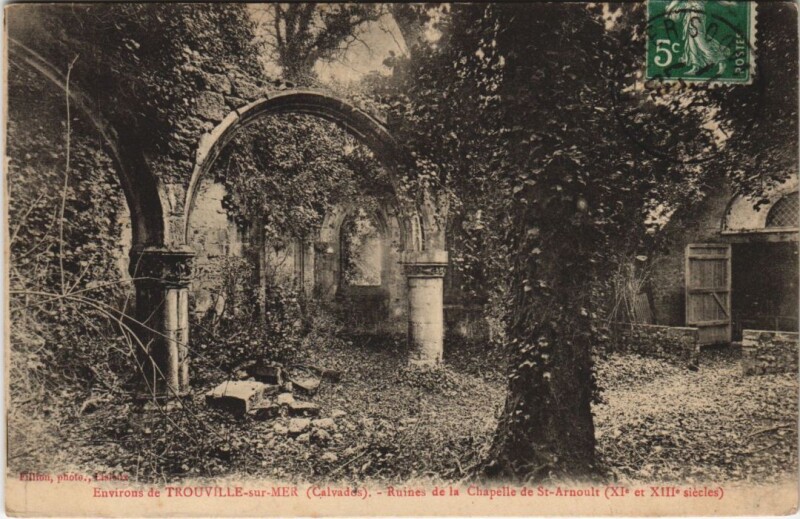 Carte postale ancienne Saint-Arnoult Ruines de la Chapelle de Saint-Arnoult à Saint-Arnoult