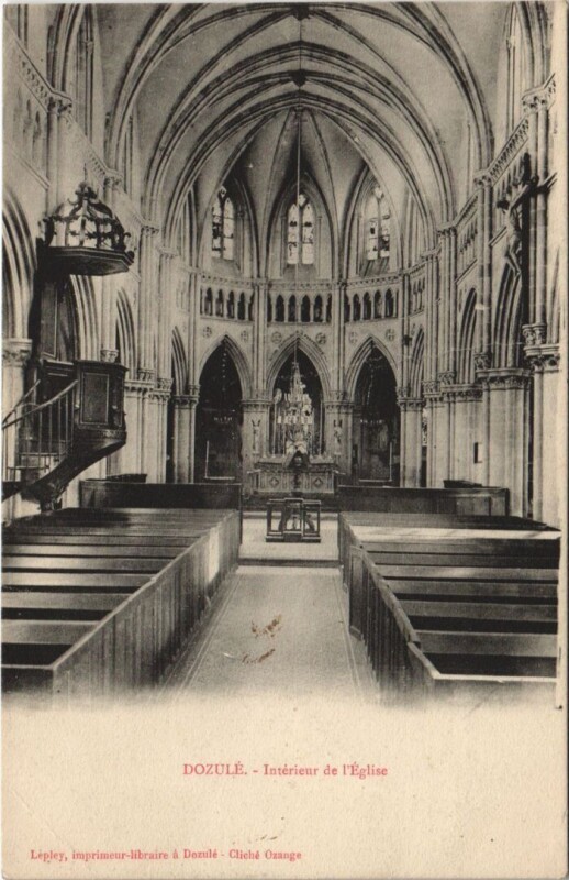 Carte postale ancienne Dozule Interieur de l'Eglise