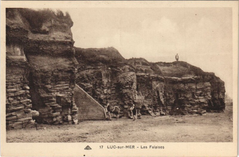 Carte postale ancienne Luc-sur-Mer Les Falaises à Falaise