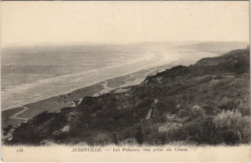 Carte postale ancienne Auberville Les Falaises - Vue prise du Chaos à Auberville