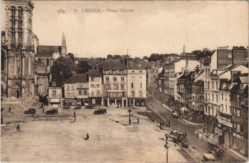 Carte postale ancienne Lisieux Place Thiers à Lisieux