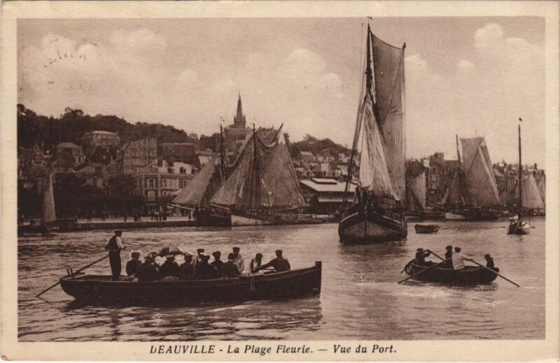 Carte postale ancienne Deauville Vue du Port à Deauville