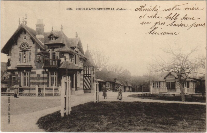 Carte postale ancienne Houlgate Beuzeval - Town Scene à Houlgate