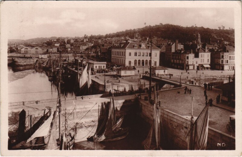Carte postale ancienne Honfleur Le Port et la Cote Saint-Leonard à Honfleur