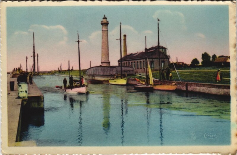 Carte postale ancienne Ouistreham Pont Tournant et Yacht à Ouistreham