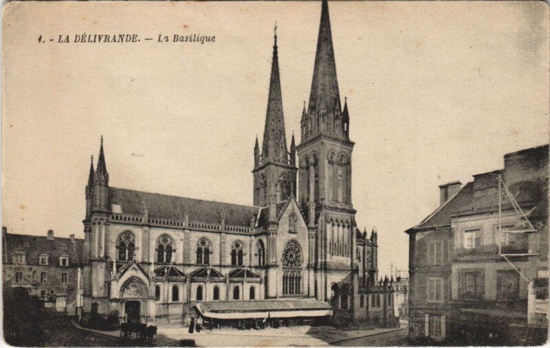 Carte postale ancienne La Delivrande La Basilique