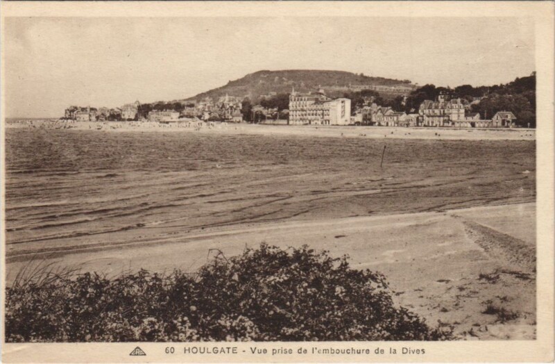 Carte postale ancienne Houlgate Vue prise de l'Embouchure de la Dives à Houlgate