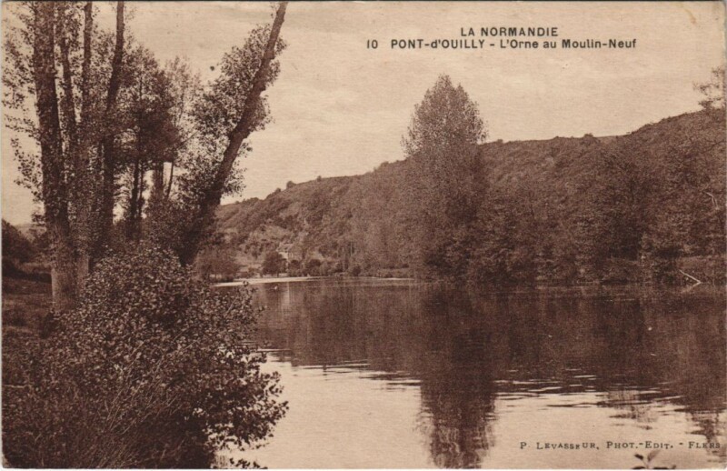 Carte postale ancienne Pont-d'Ouilly L'Orne au Moulin-Neuf à Pont-d'Ouilly