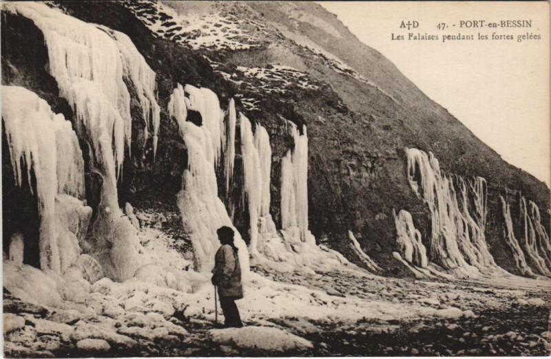 Carte postale ancienne Port-en-Bessin Les Falaises Pendant les Fortes Gelees à Falaise