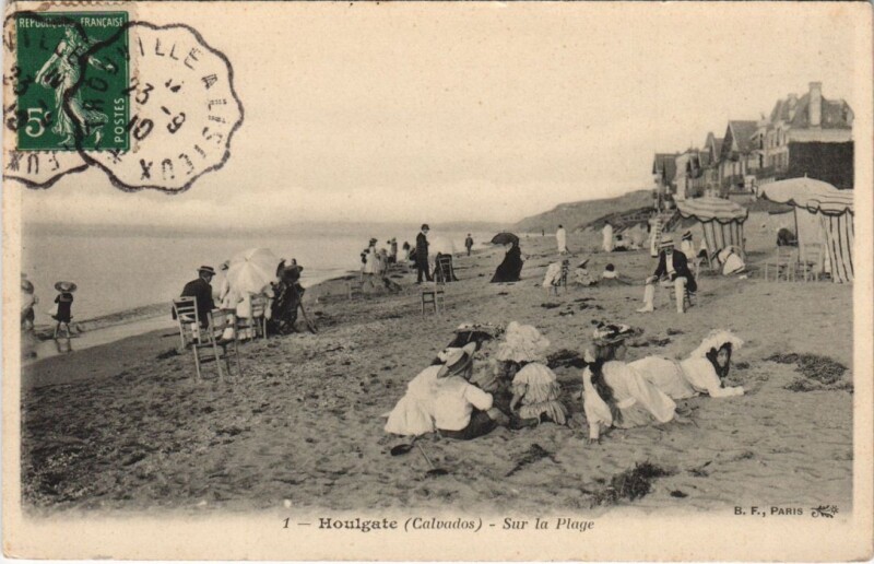Carte postale ancienne Houlgate Sur la Plage à Houlgate