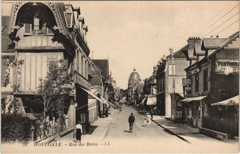 Carte postale ancienne Houlgate Rue des Bains à Houlgate