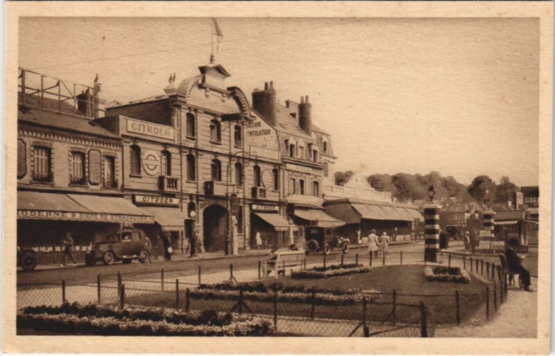 Carte postale ancienne Deauville Place de la Gare vers Trouville à Deauville