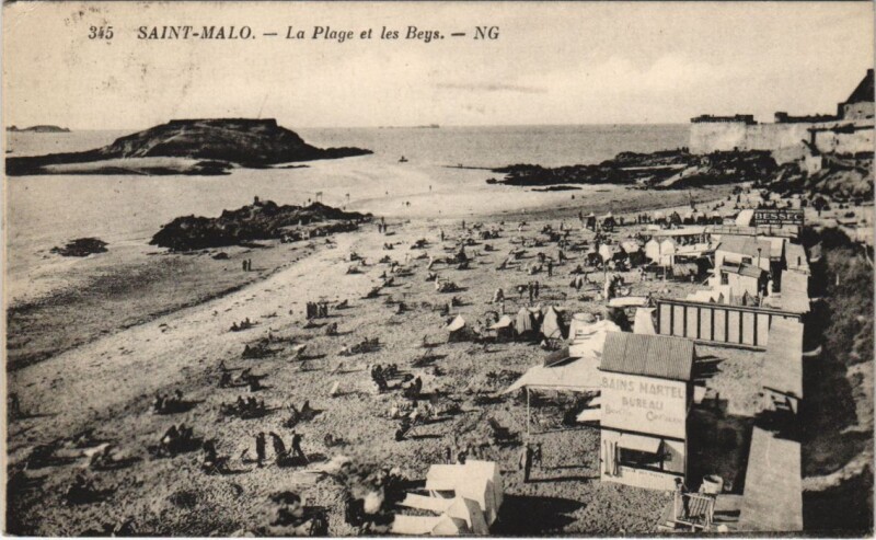 Carte postale ancienne Saint-Malo La Plage et les Beys à Saint-Malo