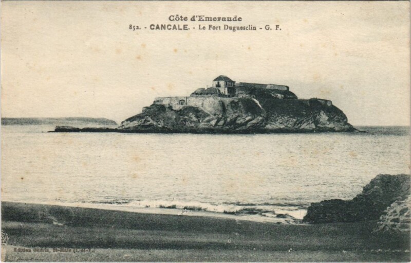 Carte postale ancienne Cancale Le Fort Duguesclin à Cancale