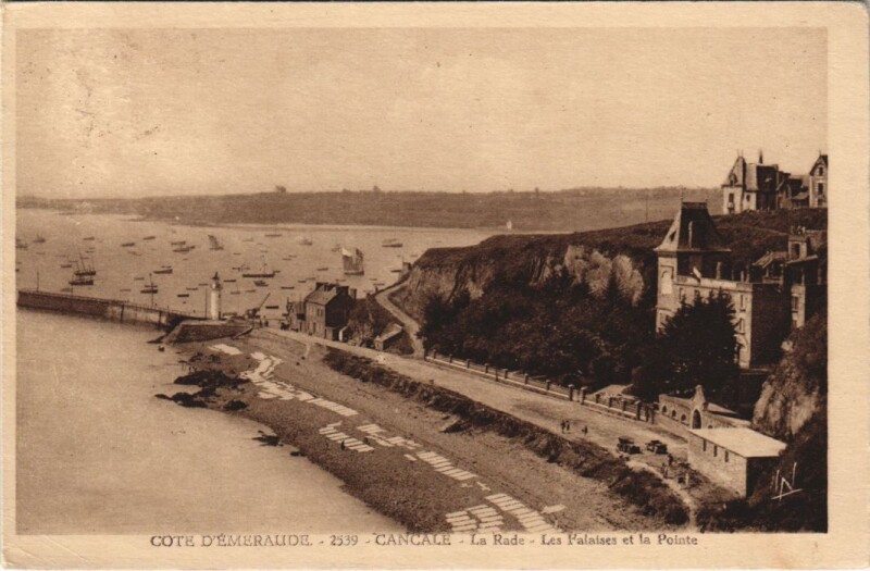 Carte postale ancienne Cancale La Rade - Les Falaises et la Pointe à Cancale
