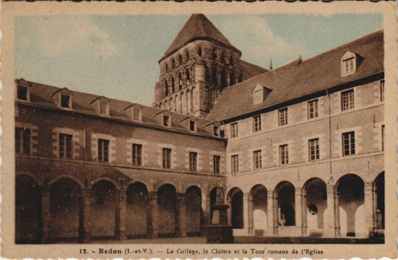 Carte postale ancienne Redon Le College - Le Cloitre et la Tour Romande de l'Eglise à Redon