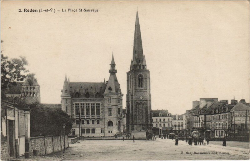 Carte postale ancienne Redon La Place Saint-Sauveur à Redon