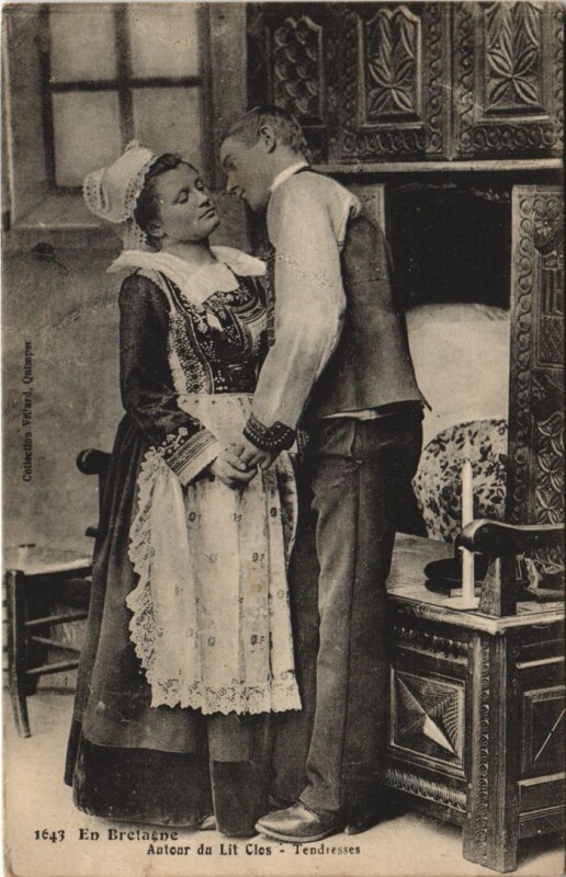 Carte postale ancienne En Bretagne - Autour du Lit Clos - Tendresses