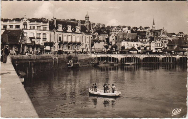 Carte postale ancienne Trouville Le Bac