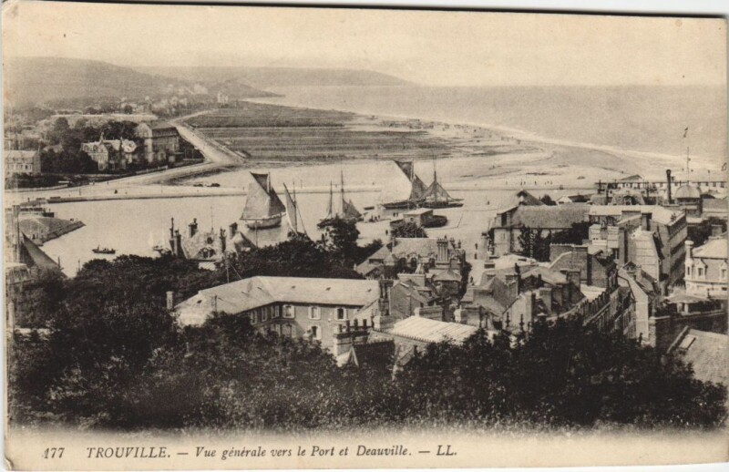 Carte postale ancienne Trouville vue generale vers le Port et Deauville à Deauville