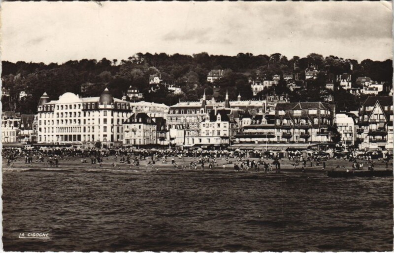 Carte postale ancienne Trouville La Plage