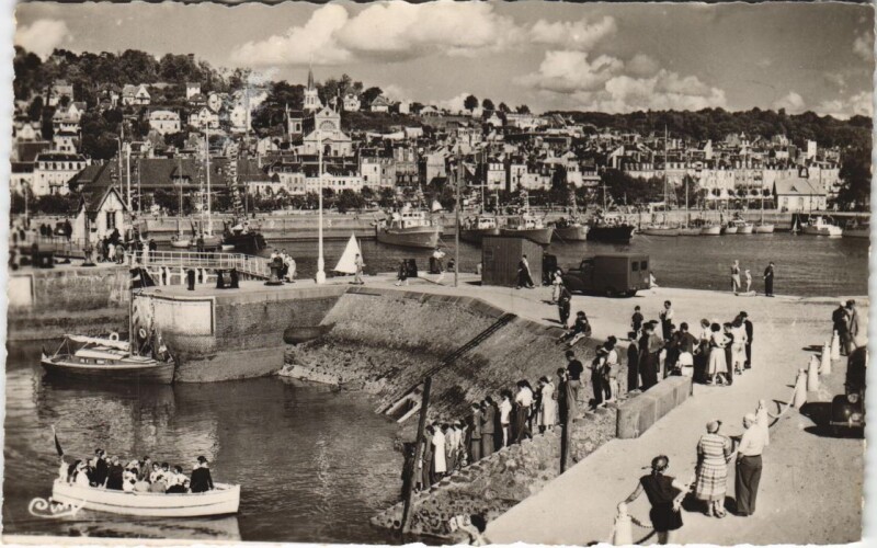 Carte postale ancienne Trouville vue generale prise de Deauville à Deauville
